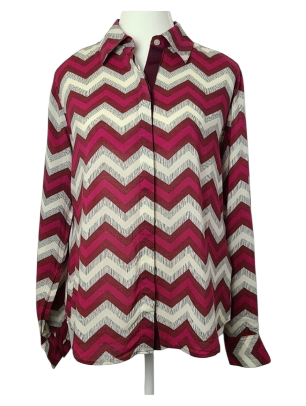 Foxcroft Shaped Fit Chevron Button Up Shirt Women’s Size 6 Non Iron Long Sleeve